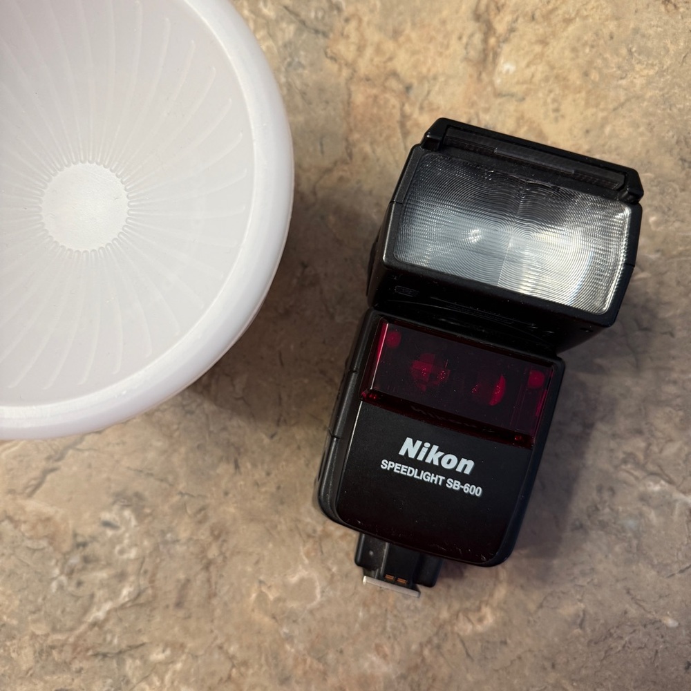 Nikon Speedlight SB-600 Flash and Gary Fong